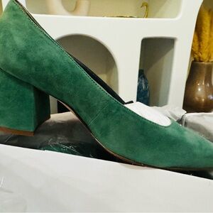 Naturalizer 27 Edit Suede Pump in color Lily Pad